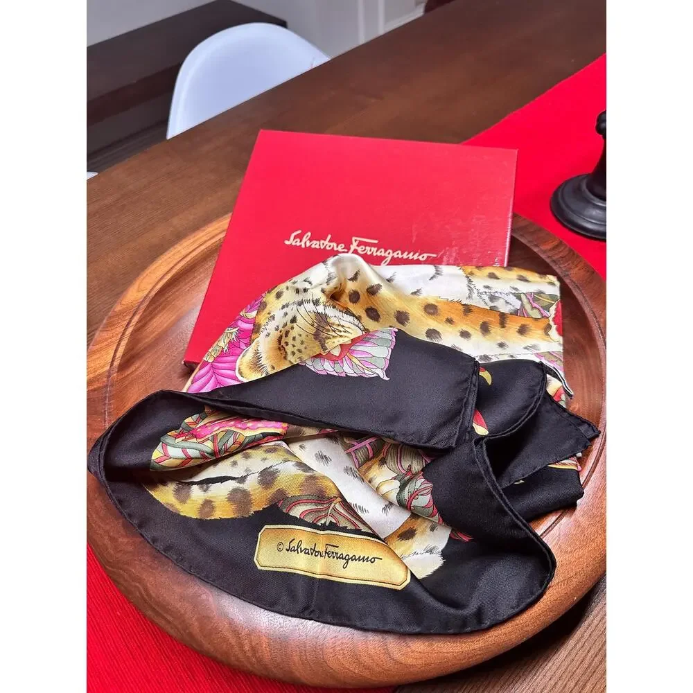 Vintage Salvatore Ferragamo Silk Scarf Cheetah Floral Black Border Made in Italy - Picture 15 of 15